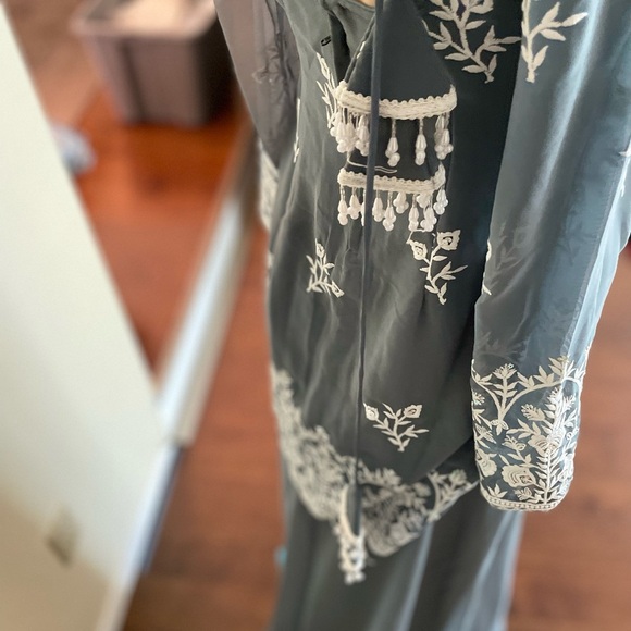 Elegant Gray Embroidered 3pics set Indian stylish Kameez - Picture 5 of 9